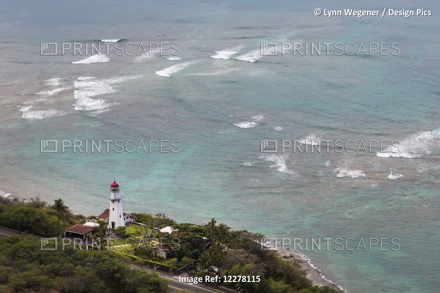 View Of Diamond Head Lighthouse With Waves Breaking In The Shallow Water In ...