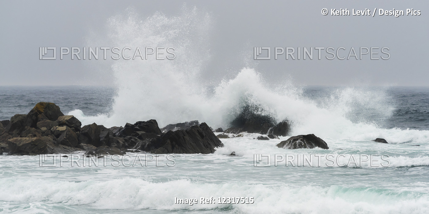 Waves Of The Atlantic Ocean Crashing And Splashing Against The Rocks At ...