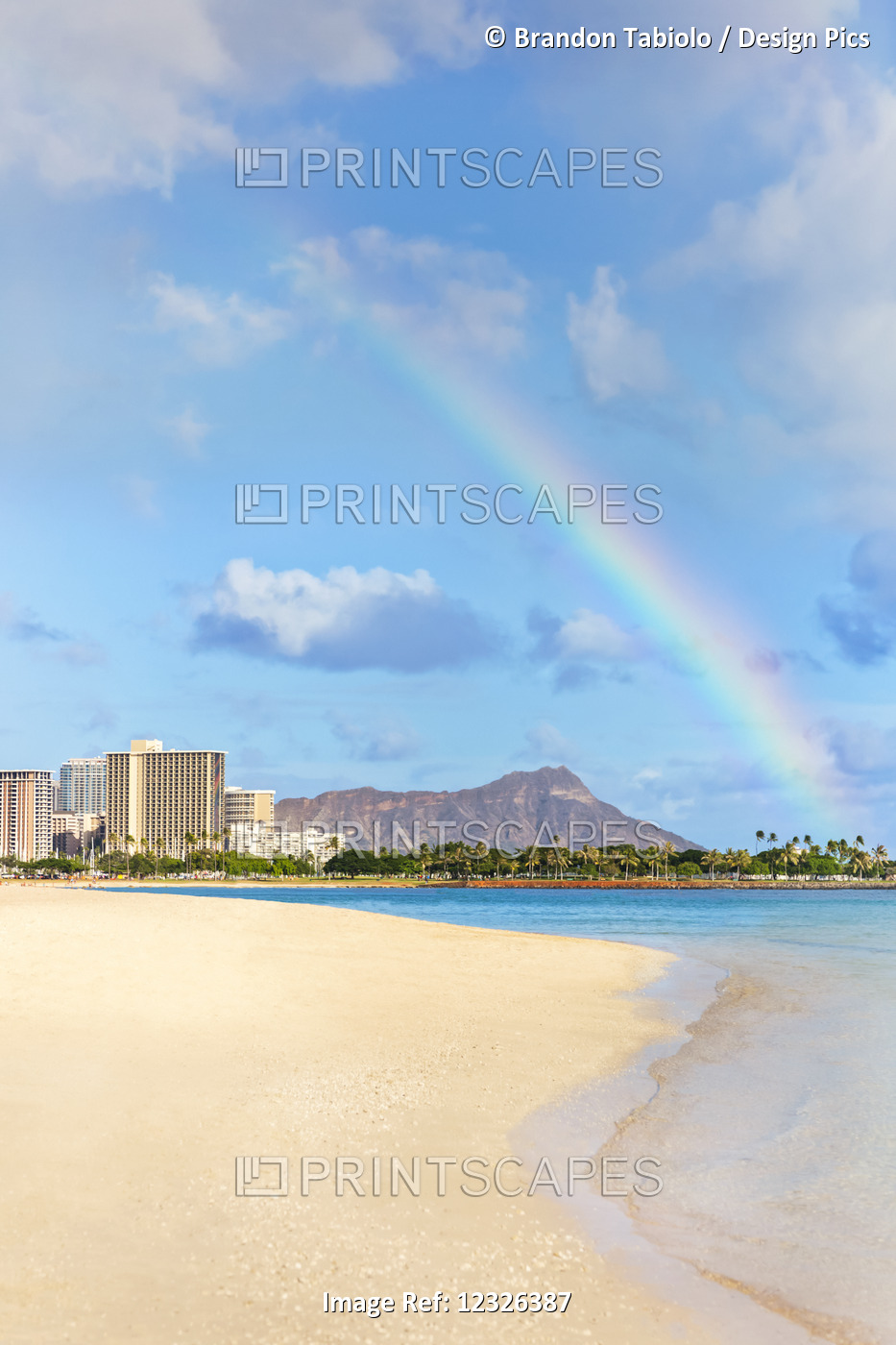 View Of Waikiki Beach And Diamond Head Crater At Ala Moana Beach Park With A ...